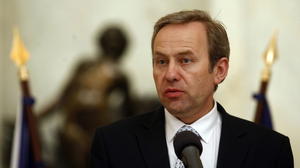 Exministr Vondruška dostal pravomocně podmínku za rozdávání voucherů